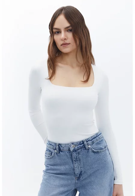 Блуза с квадратно деколте