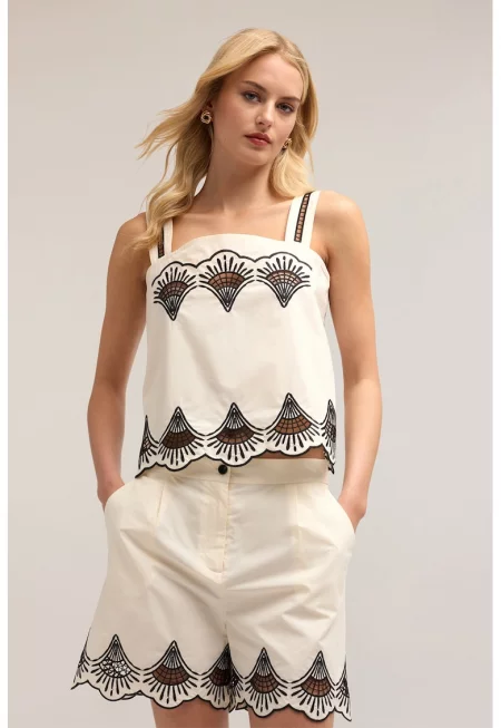 Къса блуза с вълнообразни краища - Крем