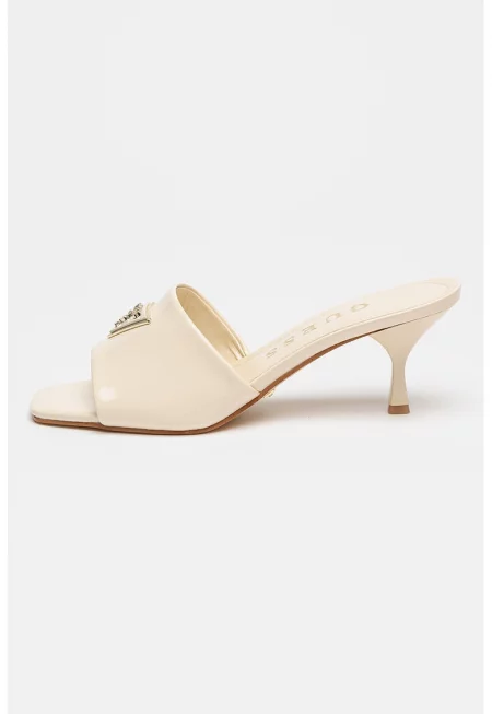 Лачени сандали без закопчаване - Светло бежово