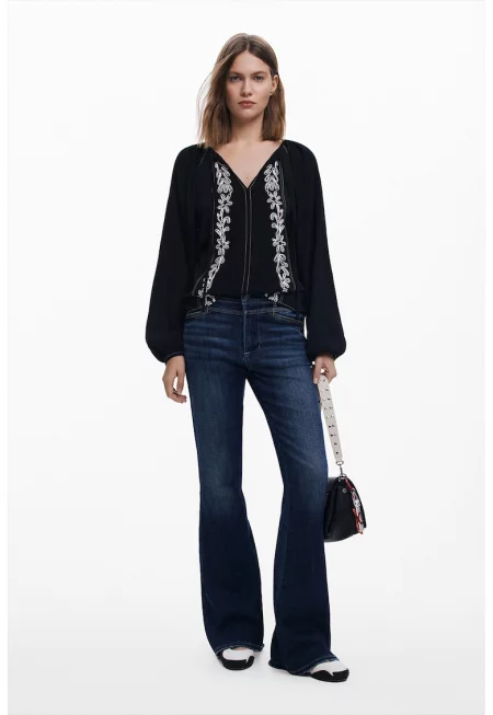 Шпиц блуза с бродерии - Черен/Мръснобял