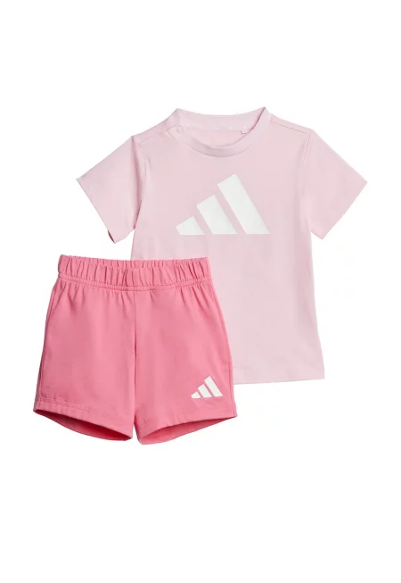 Тениска с лого и къс панталон