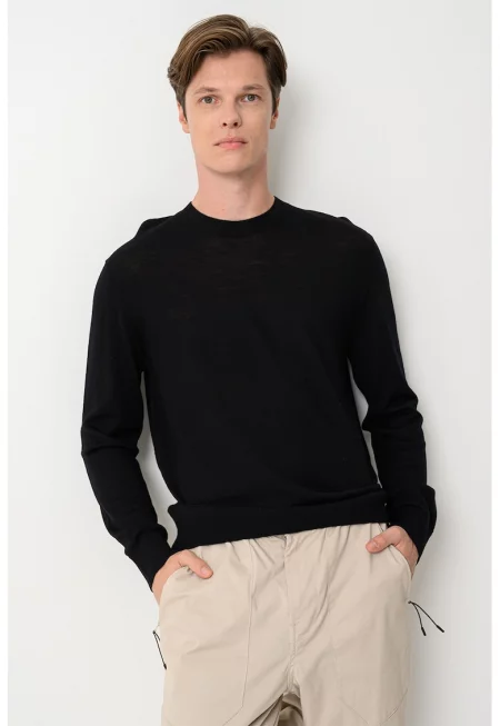 Втален пуловер с фина плетка