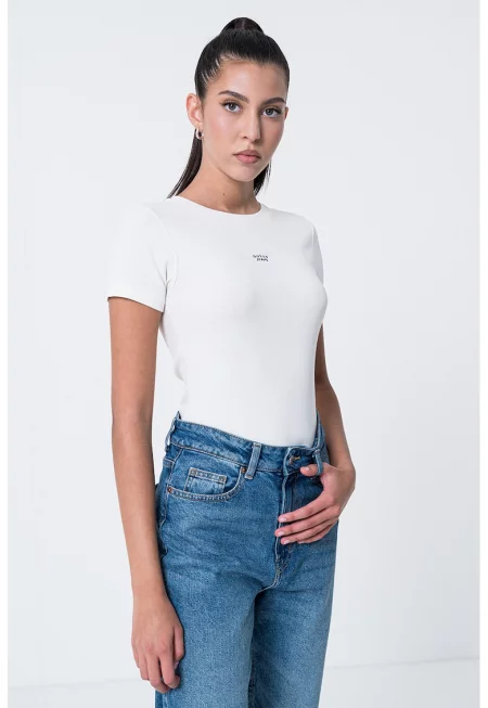 Вталена тениска с лого