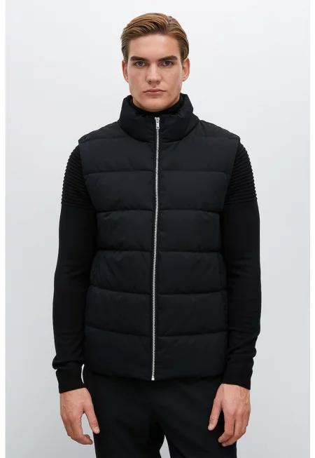 Капитониран едноцветен елек