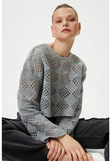 Къс ажурен пуловер
