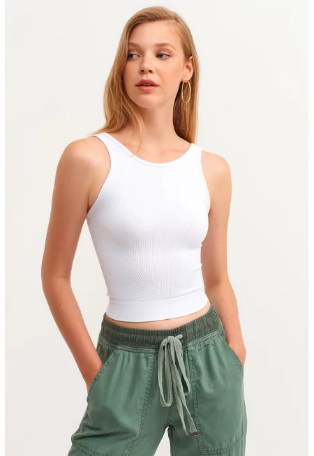 Къс топ с широки презрамки