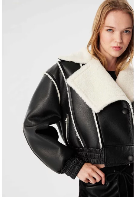 Късо палто от еко кожа