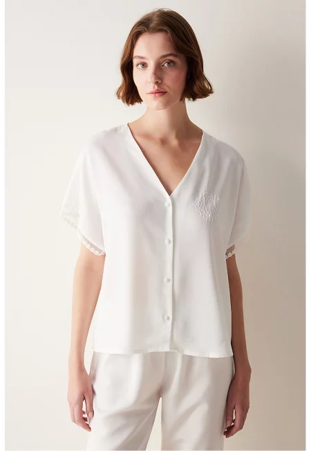 Пижамена блуза с шпиц и бродерии - Бял