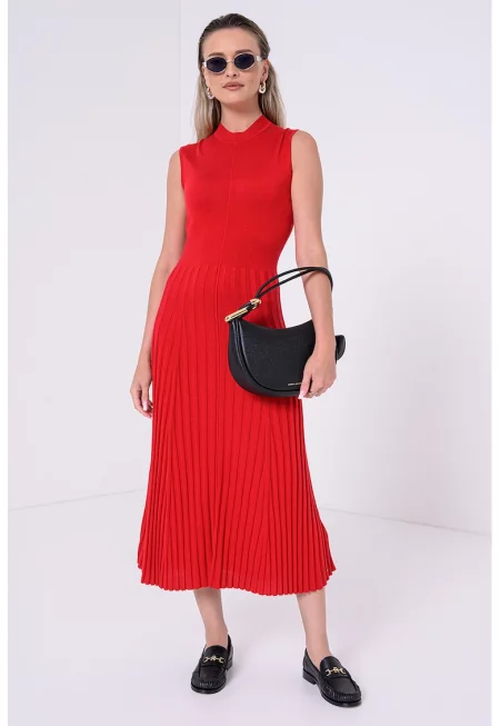 Плисирана рокля от лиосел и коприна