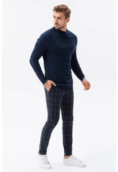 Пуловер с овално деколте