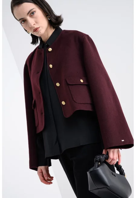 Риза с копчета на яката