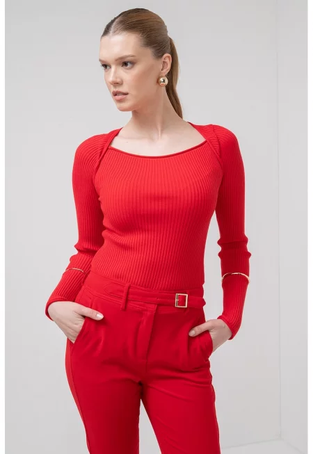 Слим пуловер Debutto с рипс и овално деколте - Аленочервен