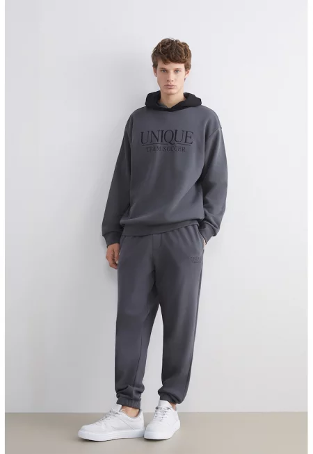 Спортен панталон с връзка и джобове