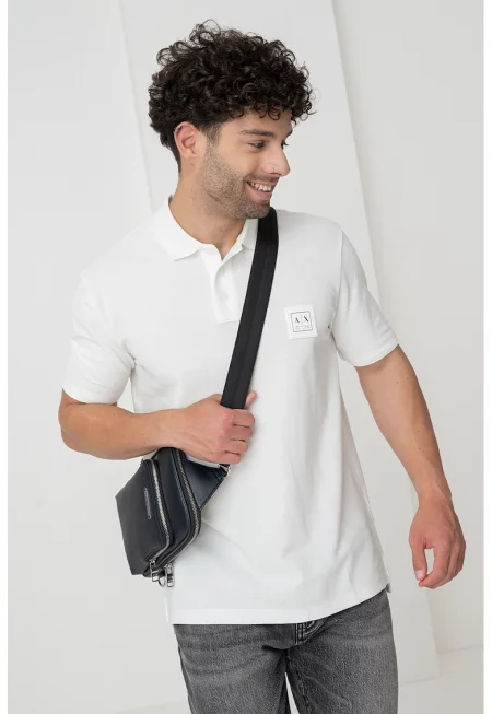 Тениска с яка и пришито лого - Слонова кост