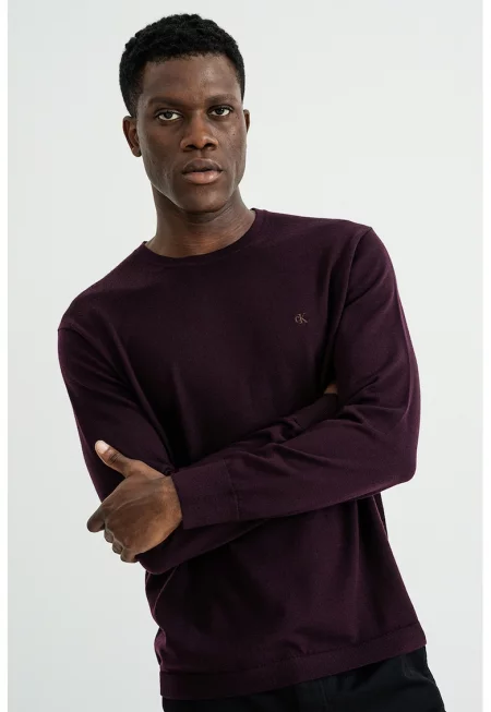 Вълнен пуловер с овално деколте