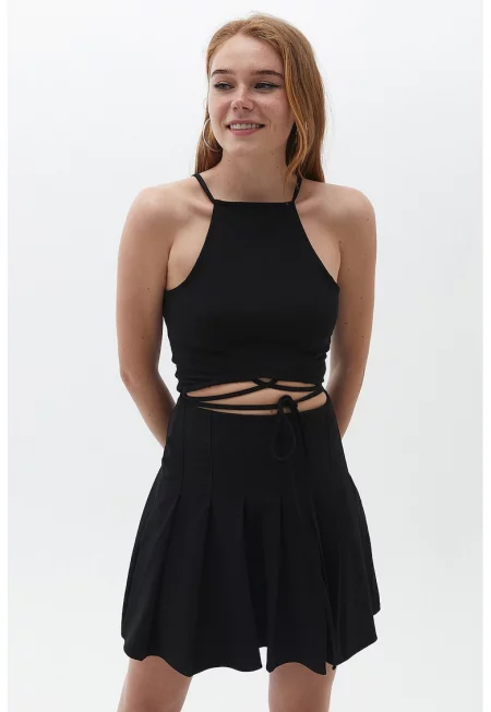 Къса рокля с отвор отпред - Черен
