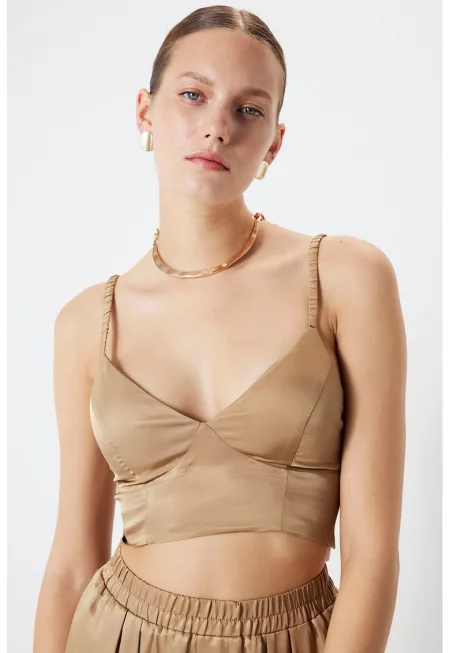 Къса сатенена блуза