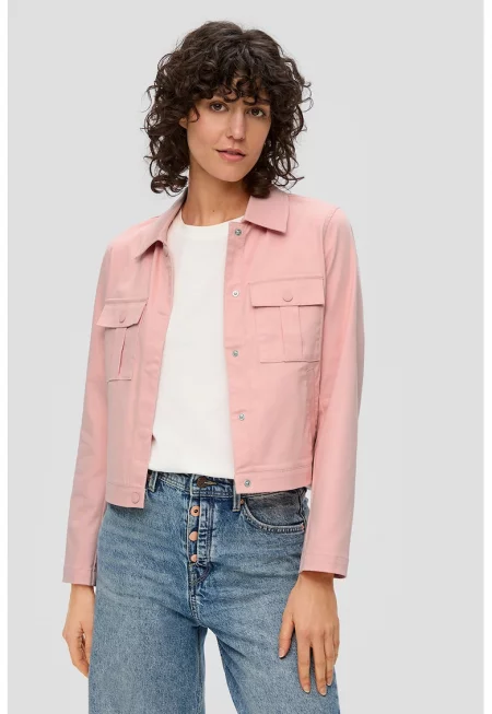 Късо яке с джобове с капачета