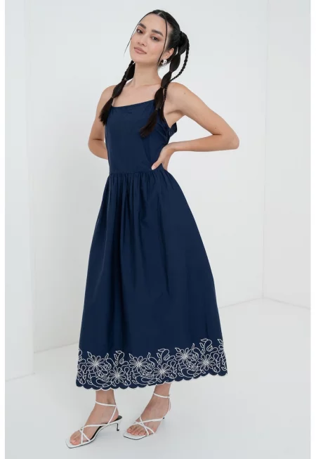 Памучна рокля с флорална бродерия