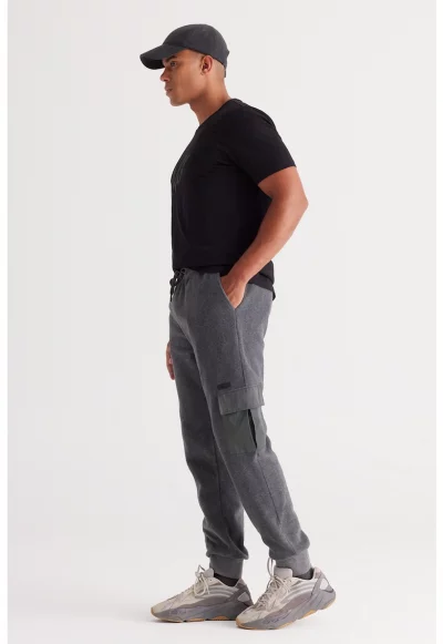 Панталон карго с джобове с капаче