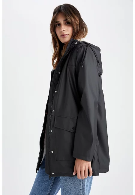 Парка с качулка и мъхеста подплата