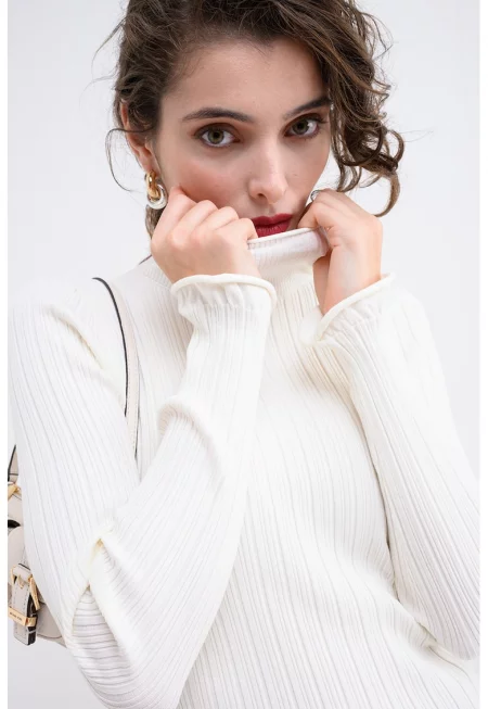 Рипсен слим пуловер с висока яка - Бял