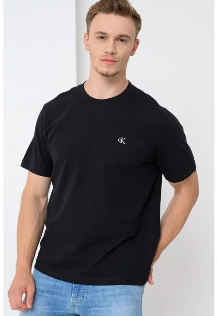 Семпла тениска с овално деколте