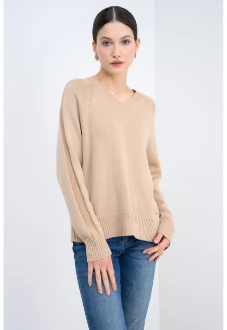 Шпиц пуловер с вълна