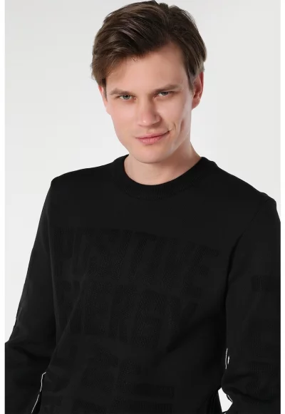 Суитшърт с овално деколте и надпис