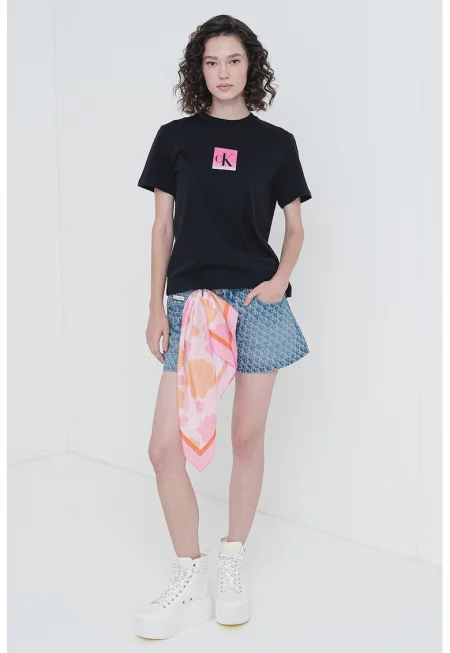 Тениска с овално деколте и лого