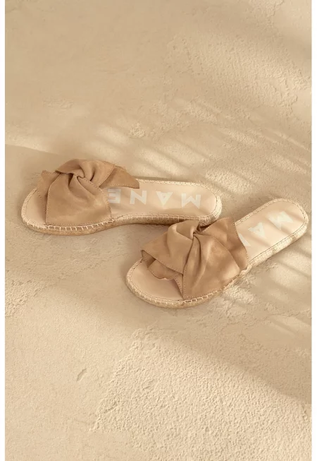 Велурени чехли с усукан дизайн - Бежов