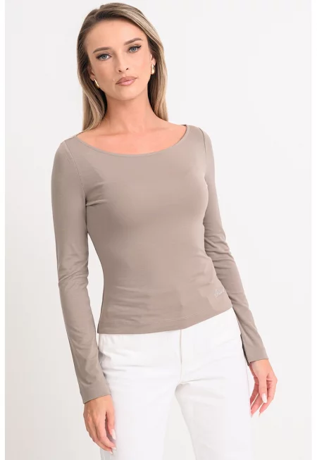 Вталена блуза с дълбоко овално деколте