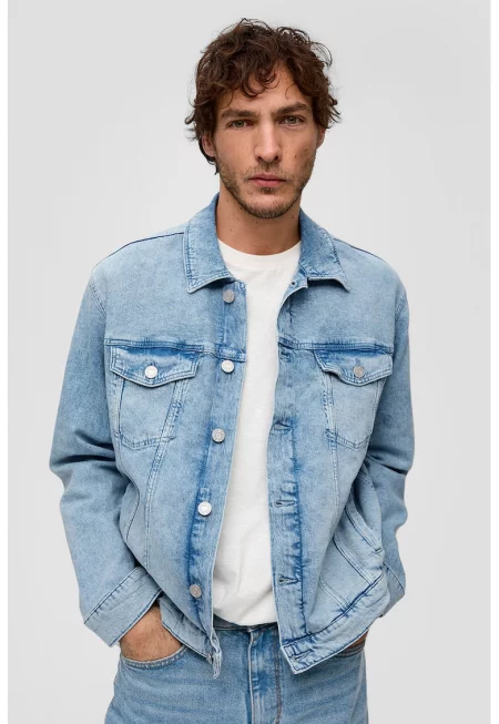 Яке от деним с джобове