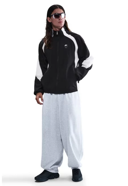 Яке с цип и лого