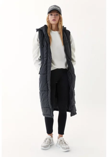 Елек с качулка и джобове - Черен