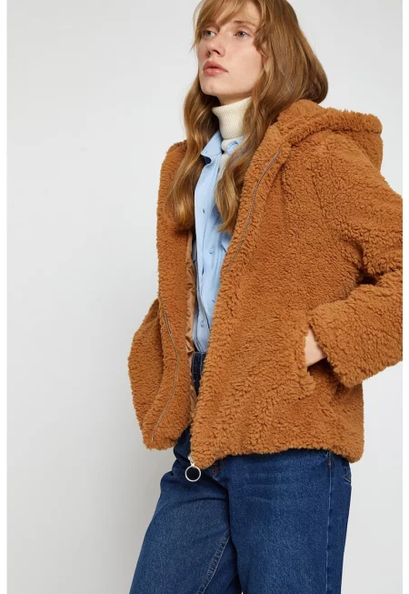 Плюшено яке с качулка