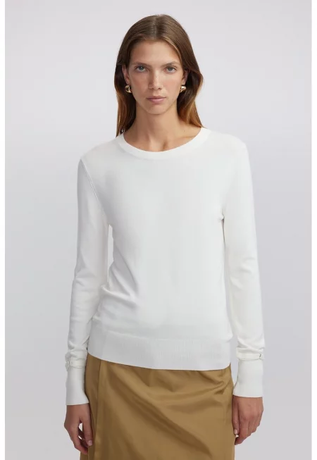 Пуловер с овално деколте