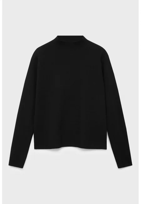 Пуловер с овално деколте