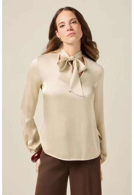 Сатенена блуза с панделка на яката