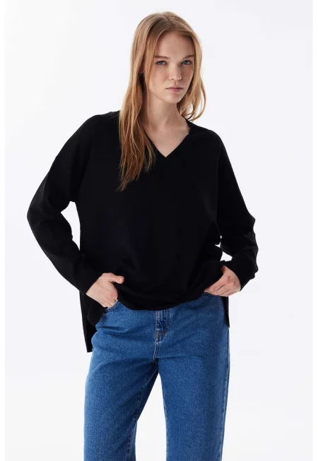 Уголемен шпиц пуловер