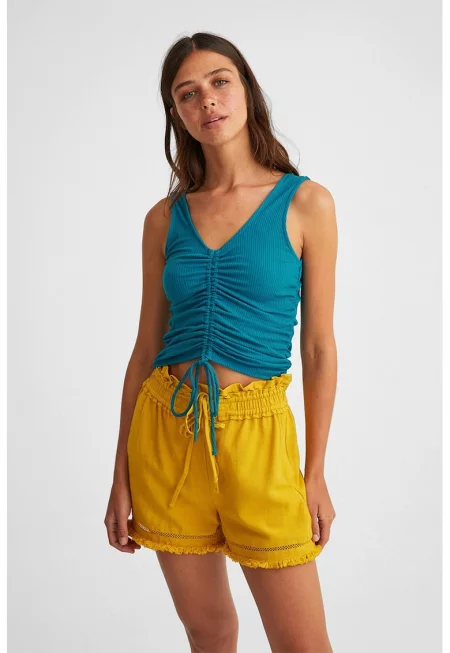 Къс топ с рюш отпред