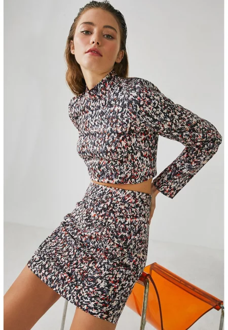 Къса пола с абстрактен принт