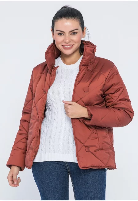 Късо зимно яке с висока яка