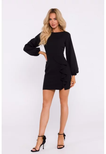 Рокля с волан и изрезка на гърба