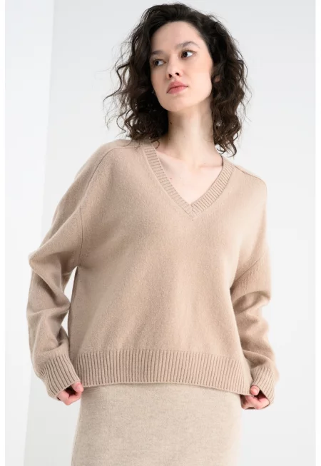 Свободен шпиц пуловер от вълна - Бежов