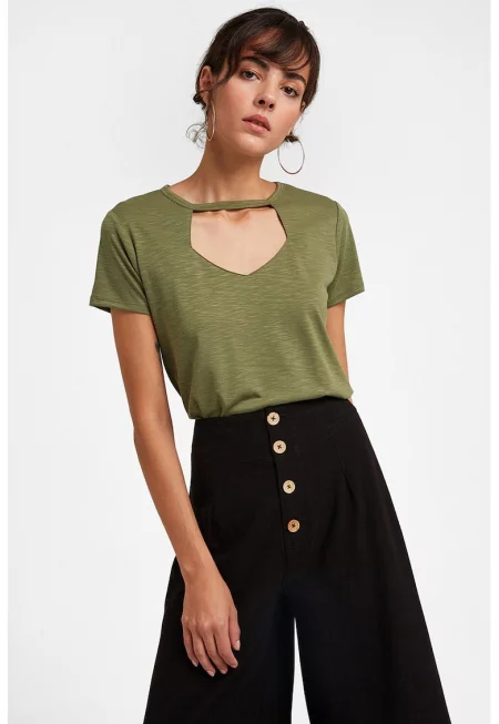 Тениска с лиосел с отвор