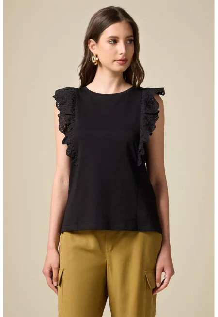 Топ с английска дантела