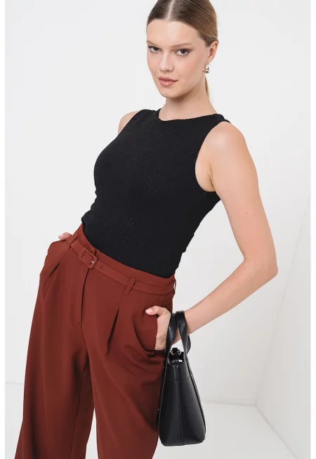 Топ с цип на гърба и лого - Черен