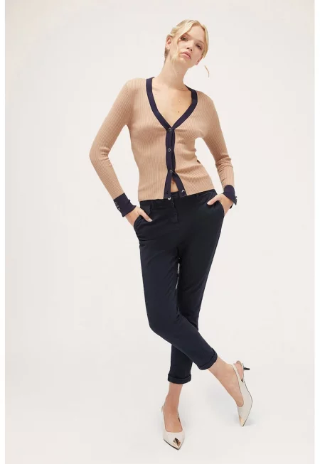 Фино плетена жилетка с шпиц - Черен/Бежов