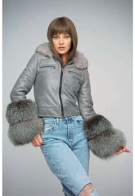 Късо зимно яке с лисича козина